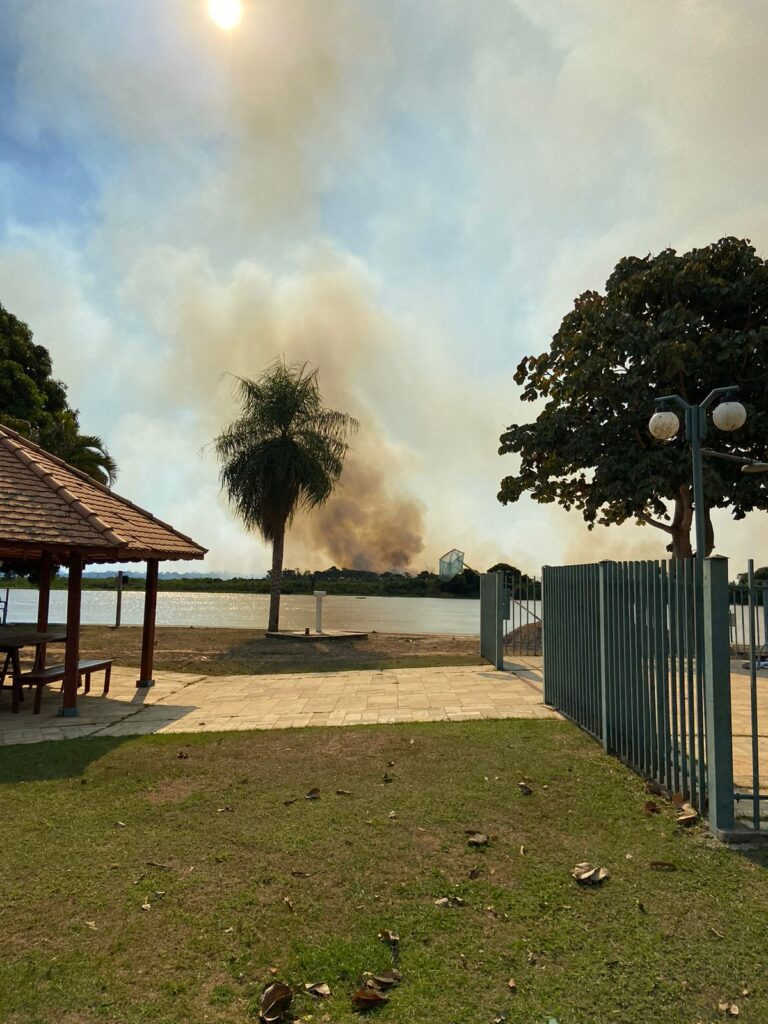 Aulas em escola no Paraguai-Mirim são suspensas devido ao avanço do fogo no Pantanal