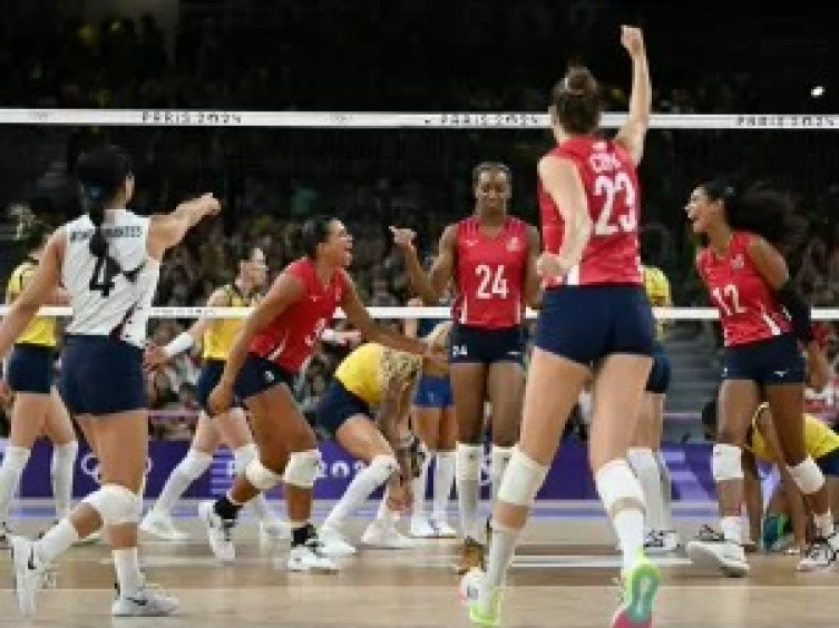 Brasil perde para EUA na semifinal e disputará bronze no vôlei feminino