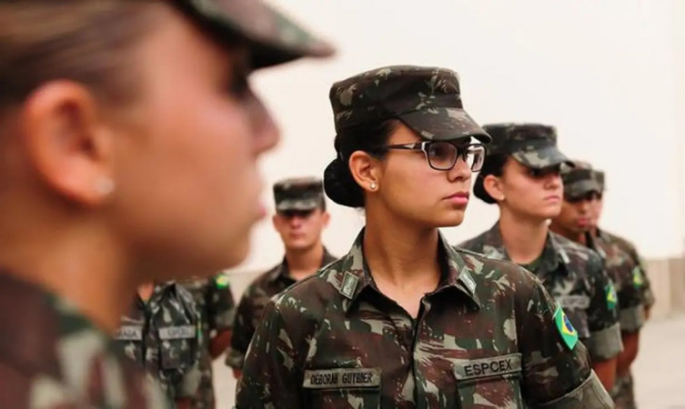 Serviço militar abre alistamento voluntário para mulheres a partir dos 18 anos