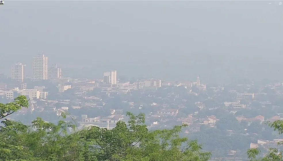 Fumaça Intensa Agrava a Qualidade do Ar em Corumbá nesta Quinta-Feira