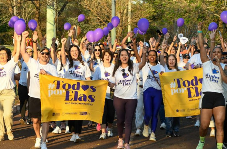 Caminhada une gerações contra o feminicídio em MS