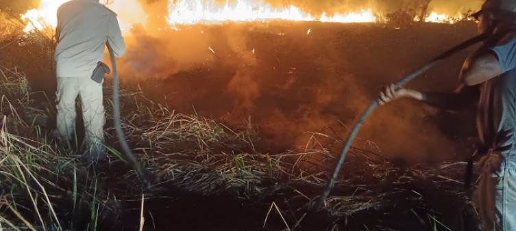 Incêndio em vegetação mobilizou bombeiros no Lampião Aceso