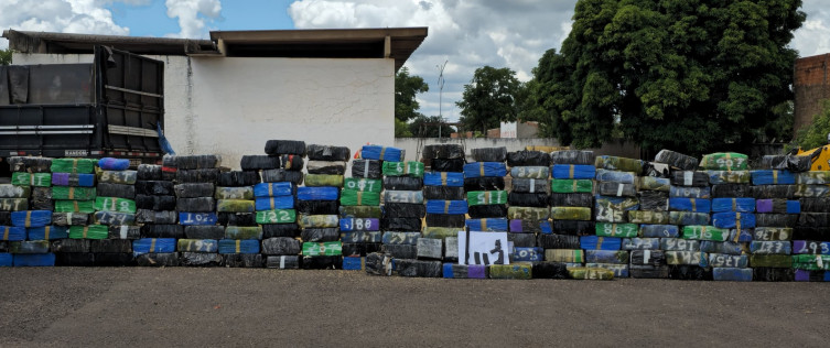 PRF apreende 4,5 toneladas de maconha em carga de grãos de soja na BR-262
