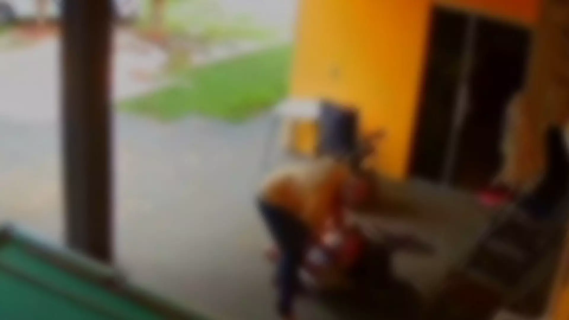 Pai derruba cadeirante no chão, agride e enforca rapaz em MS; polícia investiga o caso