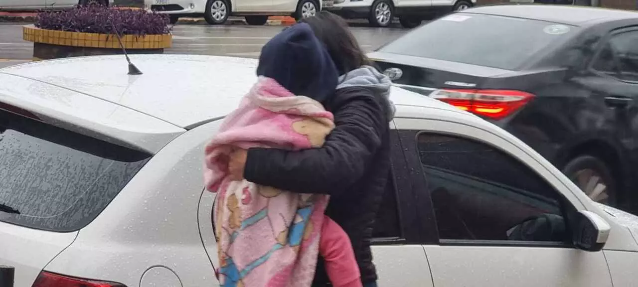 Semana começa com tempo instável e temperaturas voltam a cair neste domingo