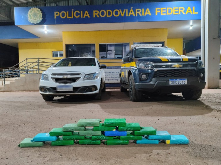 PRF apreende 21,8 kg de cocaína na BR-262