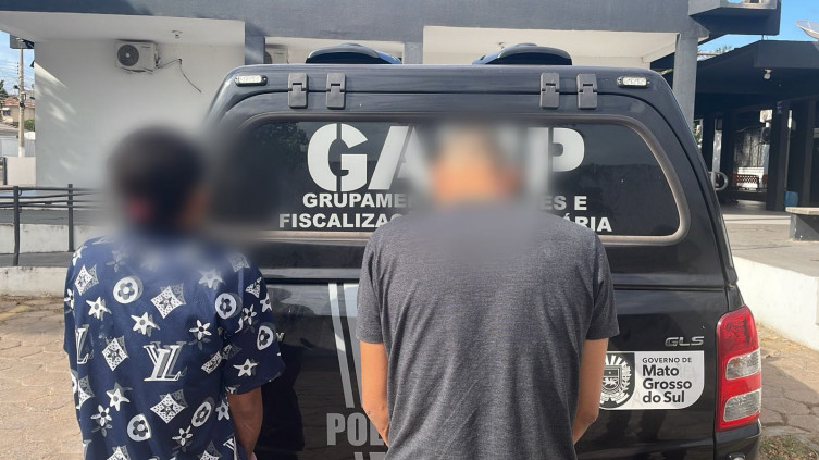 Condenados por tráfico de drogas e roubo, homem e mulher são presos pela Polícia Penal