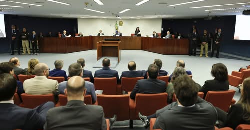 Mais de 3,3 mil pessoas querem acompanhar julgamento de Bolsonaro