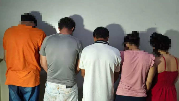 Adolescentes foram chamadas após crime para limpar casa onde padre foi morto