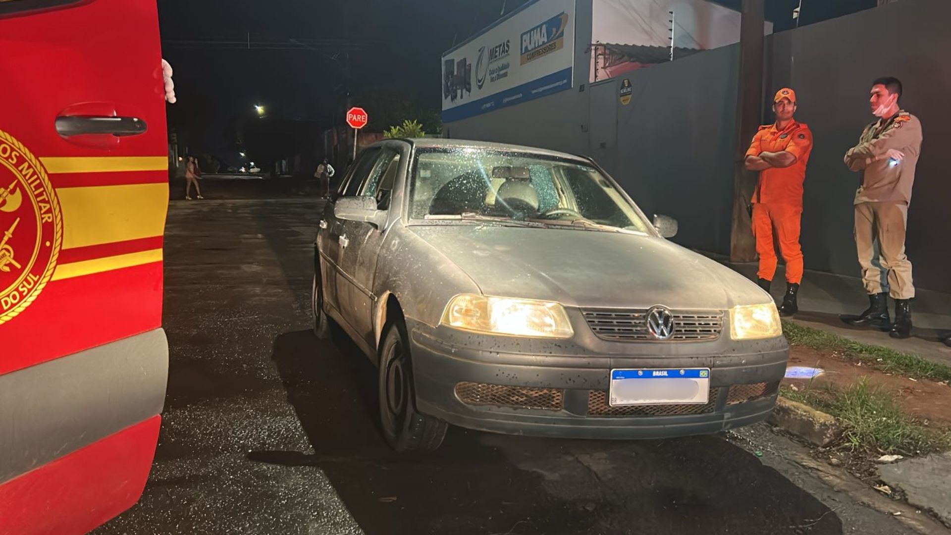 Encontrado morto em carro emprestado foi executado com tiro no rosto na Vila Progresso