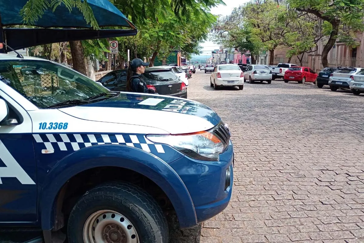 Filho é preso em flagrante ao agredir a mãe com cabo de vassoura em Corumbá