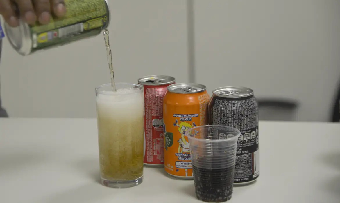 Pesquisa indica que fatores sociais empurram famílias aos ultraprocessados