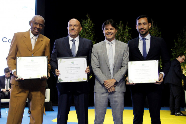 Paulo Duarte homenageia Mestre Antero com título de Cidadão Sul-mato-grossense