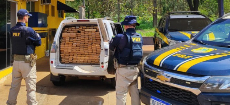 PRF apreende grande carga de drogas e veículo roubado com placas falsas em MS