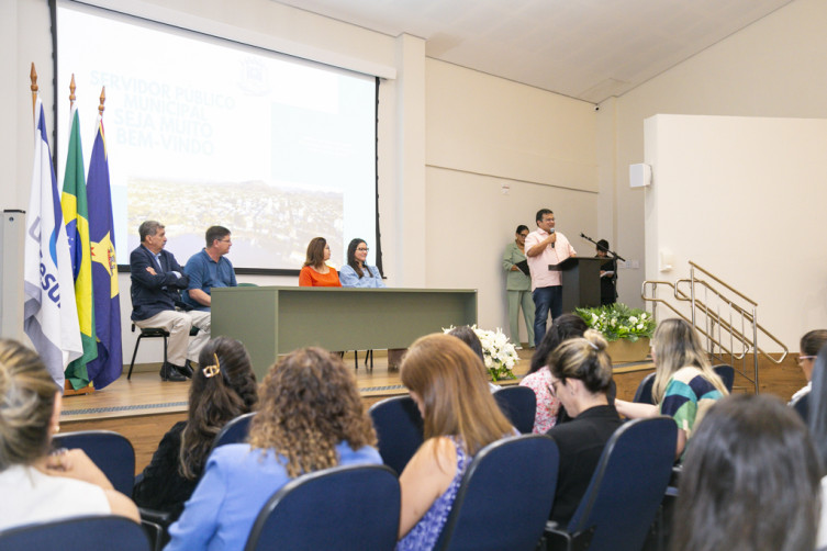 Prefeito reforça importância do servidor municipal para o avanço das políticas públicas