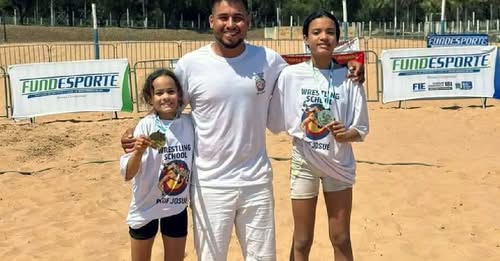 Atletas de projeto social de Corumbá conquistam ouro no Beach Wrestling em Anastácio