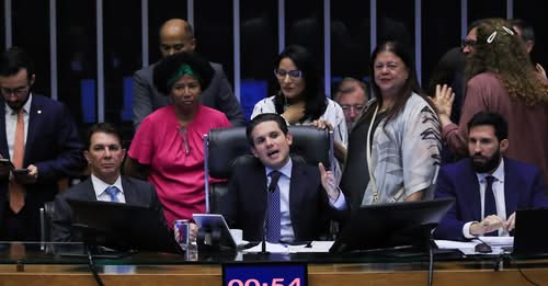 Câmara dos Deputados aprova licença menstrual de até 2 dias