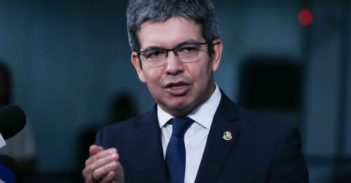 Classificar facções como terrorismo não resolve combate ao crime, diz Randolfe