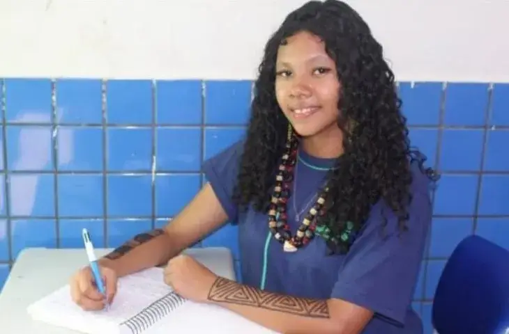 Aluna indígena é contemplada com bolsa integral e vai cursar Psicologia