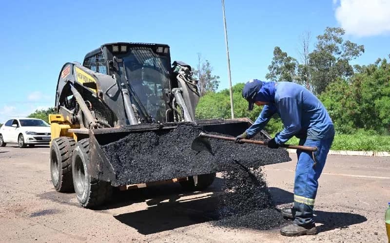 Equipes intensificam tapa-buracos e a remoção de árvores caídas após chuvas em Campo Grande