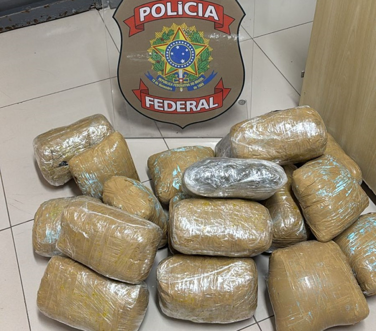 Ação conjunta da PF prende três homens em Corumbá e apreende 15 kg de maconha