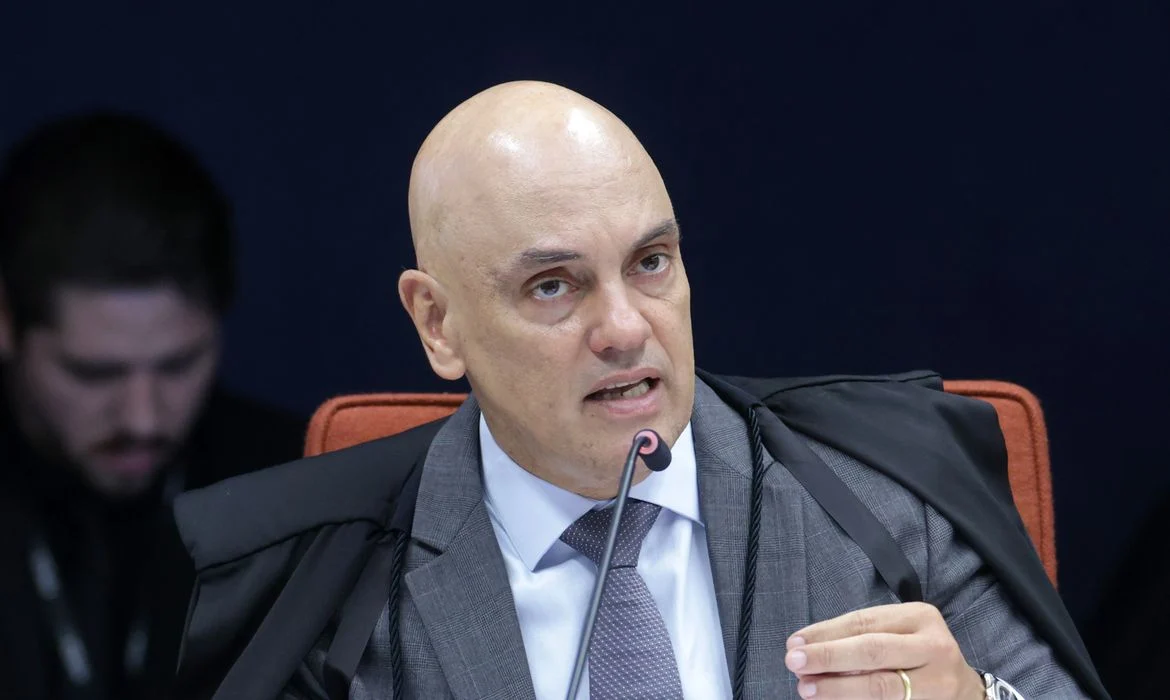 Moraes nega prisão domiciliar e mantém Bolsonaro preso na Superintendência da PF