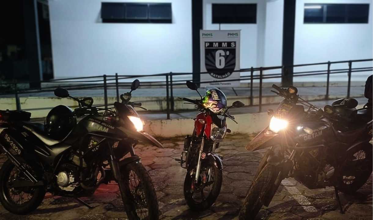 Motociclista foge da PM, empina moto e é preso após queda em Corumbá
