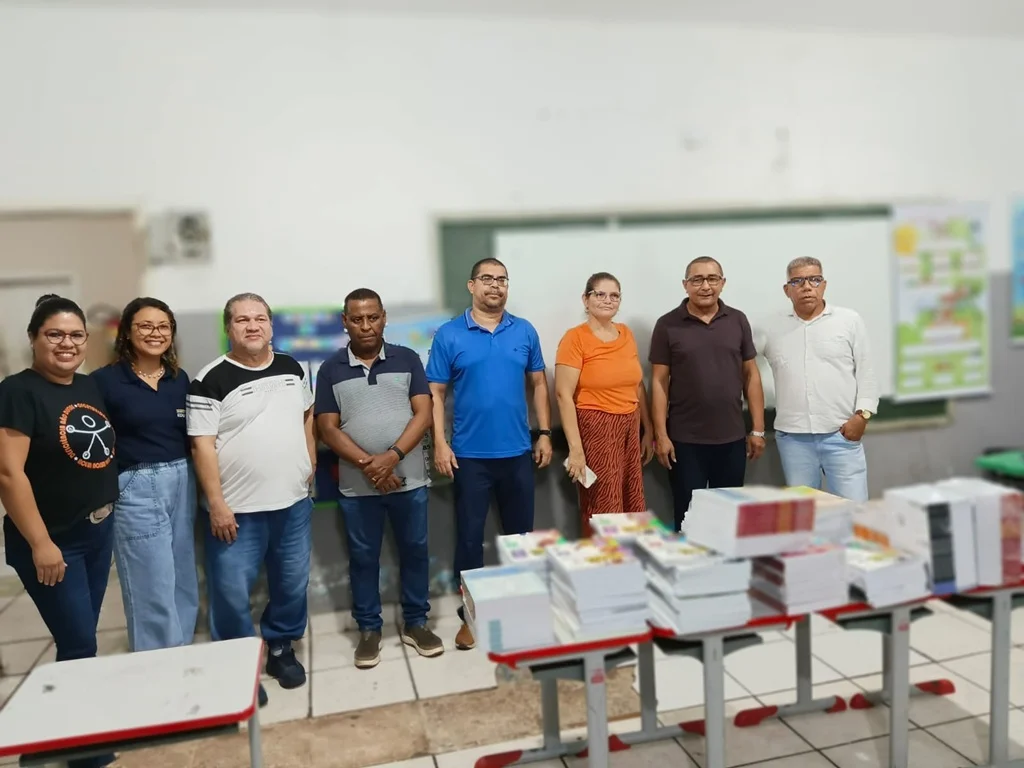 EJA de Corumbá recebe novos livros didáticos para fortalecer ensino