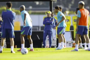 Adeus, Ancelotti? Projeto na Câmara proíbe atletas que atuam no exterior e técnico gringo na seleção