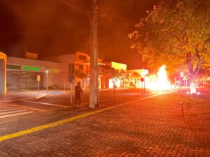 TIROS, EXPLOSÕES E CORRERIA MOVIMENTARAM SANTA TEREZINHA DO ITAIPU
