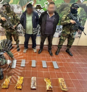 Motoristas de ônibus são presos com cocaína durante fiscalização na Bolívia