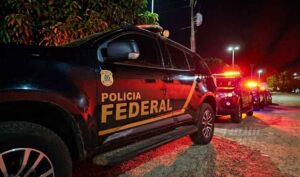 Polícia Federal cumpre quatro mandados em operação contra contrabando de cigarros e pneus em Campo Grande