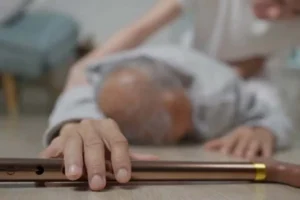 Idoso de 79 anos sofre suspeita de fratura após cair dentro de residência em Corumbá