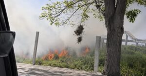 Princípio de incêndio assusta no porto de Corumbá e fogo se espalha rapidamente em meio ao calor de 45°C e à forte estiagem