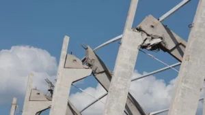 Bombeiro confirma risco de novos desabamentos em obra que matou dois no Aero Rancho