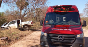 Capotamento deixa um morto e dois feridos na estrada de acesso ao Forte Coimbra