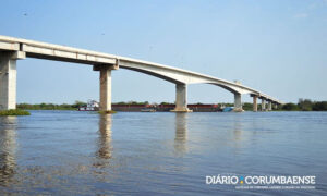Marinha abre inquérito após comboio atingir estrutura de proteção de ponte em Corumbá