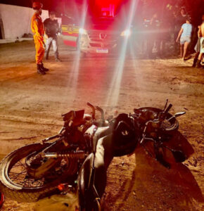 Idoso é socorrido após colisão entre carro e moto em Ladário