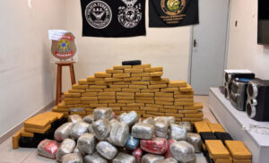 Dois são presos após PF encontrar 214 quilos de maconha em casa no bairro Aeroporto