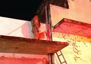 Homem sofre queda ao tentar fugir de telhado de prédio em Corumbá