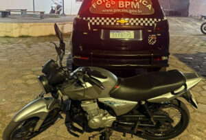 Força Tática apreende motocicleta com registro de roubo em Sidrolândia