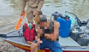 Bombeiros navegam três horas pelo Pantanal para resgatar motociclista ferido no Taquari