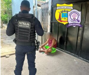 AUTOR DE VIOLÊNCIA DOMÉSTICA CONTRA A MÃE DESCUMPRE MEDIDA PROTETIVA E É PRESO EM FLAGRANTE PELA PATRULHA MARIA DA PENHA