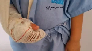 ‘Descaso’: família denuncia demora em cirurgia e falta de assistência a menino na Santa Casa