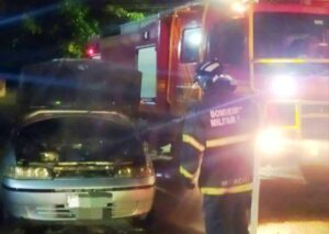 Incêndio atinge motor de veículo na área central de Corumbá
