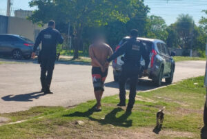 Após negar dinheiro para bebida, mulher é agredida e ameaçada pelo marido