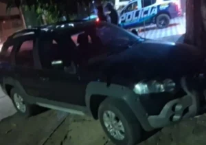 Motorista quebra muro, invade casa no Tijuca e é preso