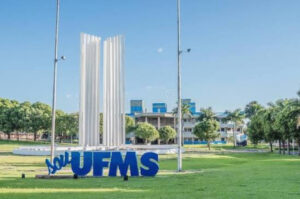 UFMS abre concurso com 42 vagas para professores com salário de até R$ 13,7 mil