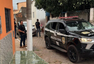 Polinter e DAM cumprem mandados e prendem dois foragidos em Corumbá e Ladário