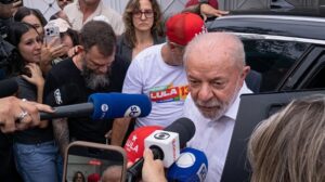 Ao votar, Lula cita morte em Bonito e homem baleado em Corumbá